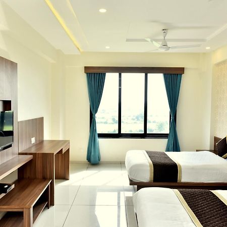 Hotel Royal Square By Sky Stays Ahmedabad Extérieur photo