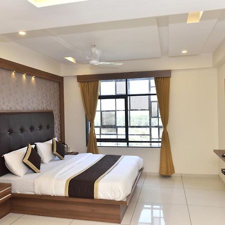 Hotel Royal Square By Sky Stays Ahmedabad Extérieur photo