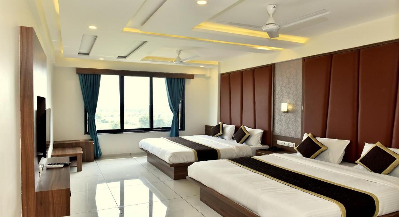 Hotel Royal Square By Sky Stays Ahmedabad Extérieur photo