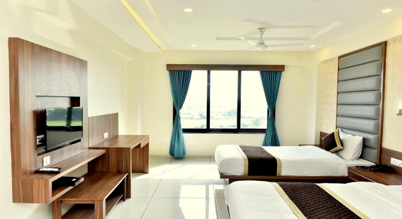 Hotel Royal Square By Sky Stays Ahmedabad Extérieur photo