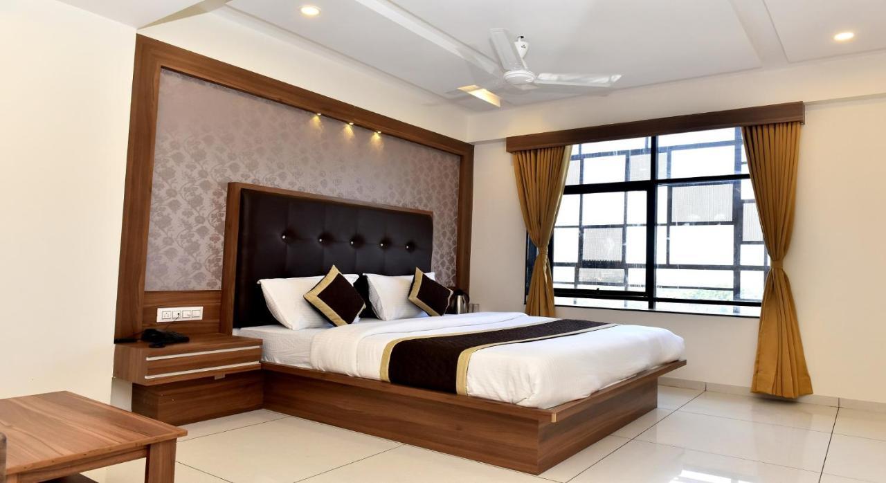 Hotel Royal Square By Sky Stays Ahmedabad Extérieur photo