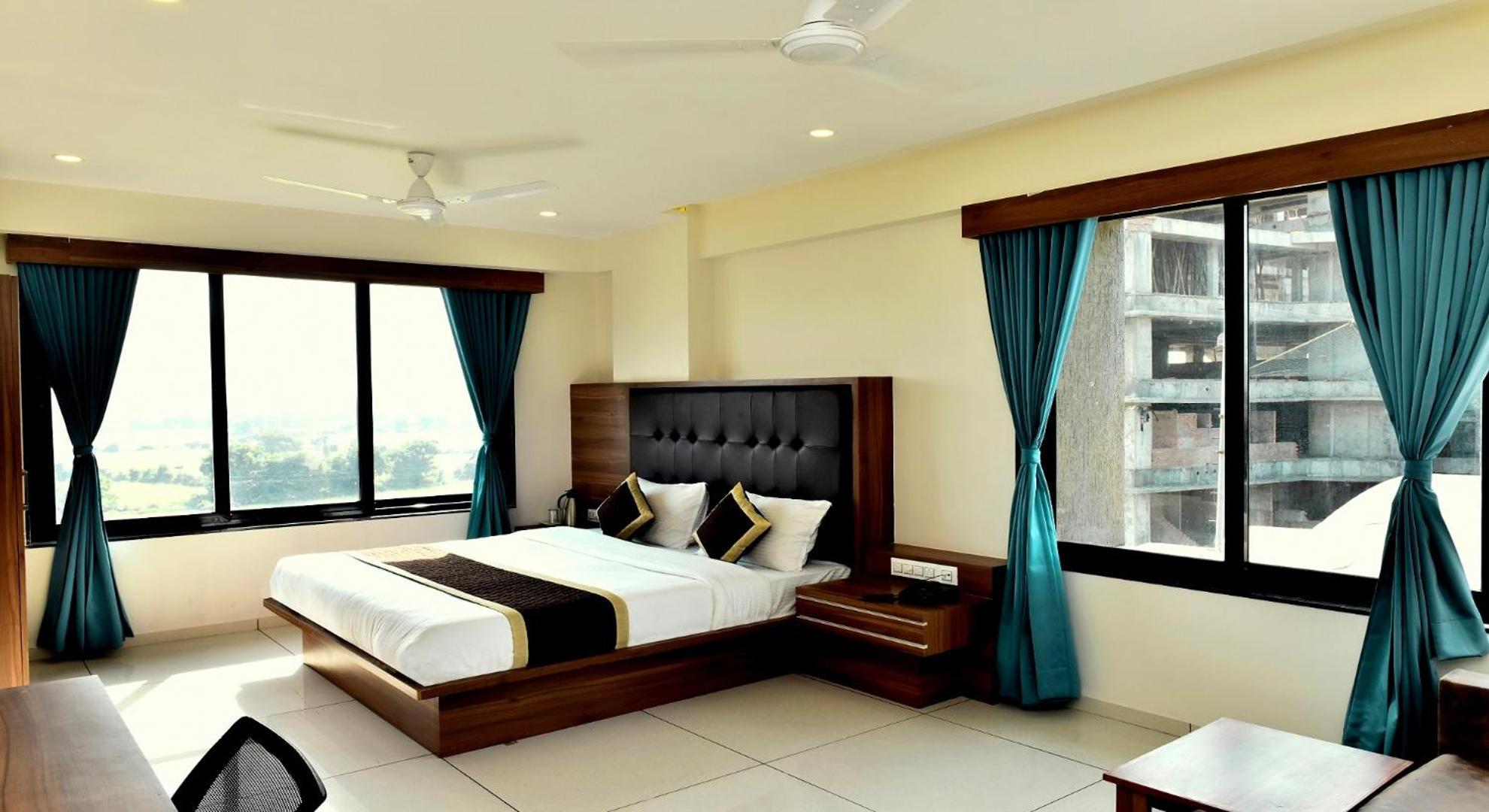 Hotel Royal Square By Sky Stays Ahmedabad Extérieur photo