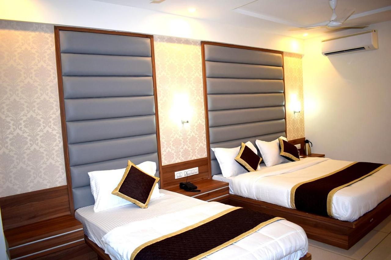 Hotel Royal Square By Sky Stays Ahmedabad Extérieur photo