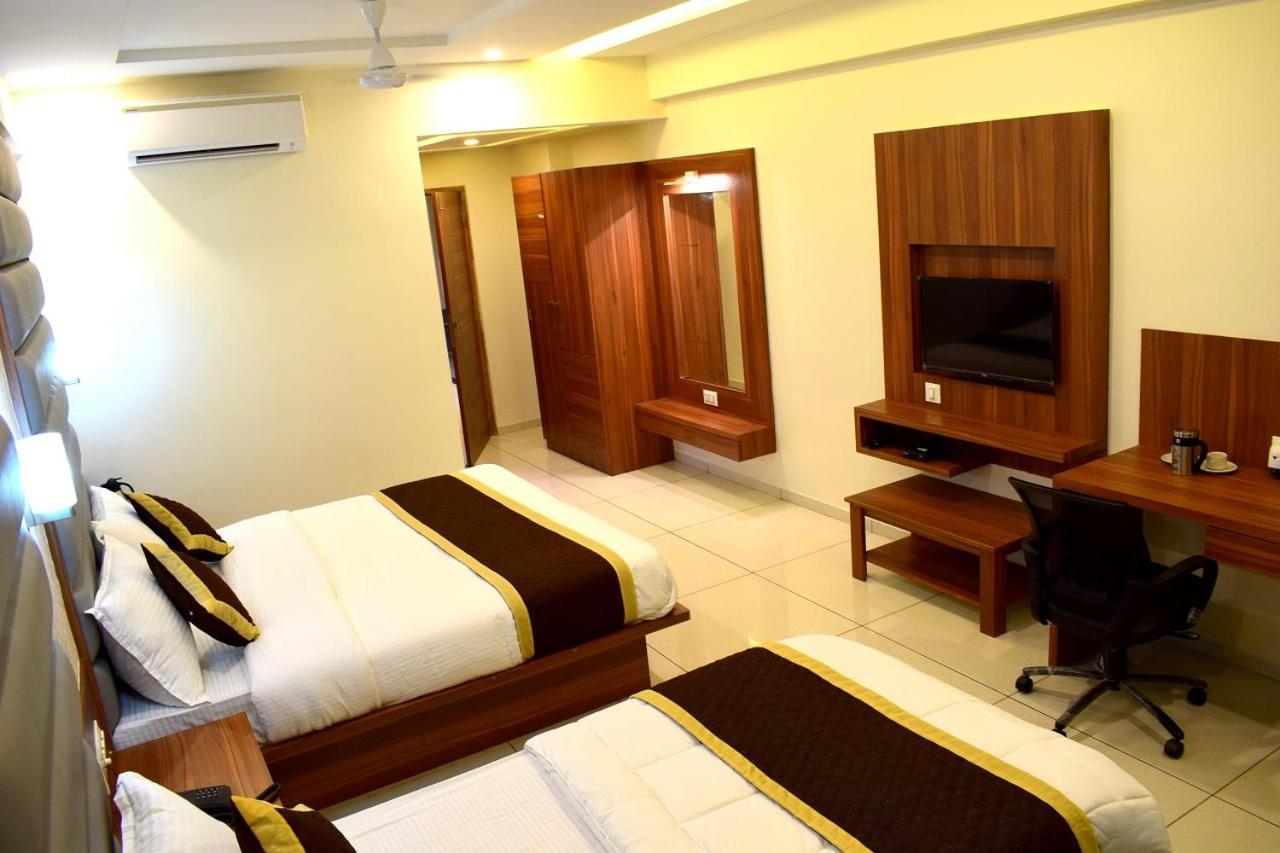 Hotel Royal Square By Sky Stays Ahmedabad Extérieur photo