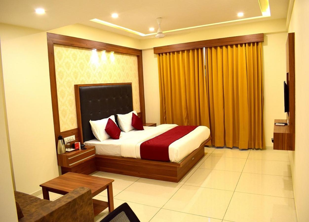 Hotel Royal Square By Sky Stays Ahmedabad Extérieur photo