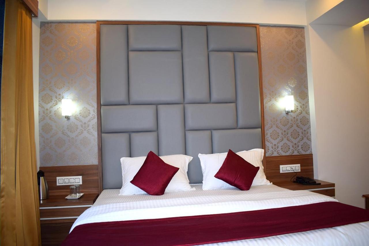 Hotel Royal Square By Sky Stays Ahmedabad Extérieur photo