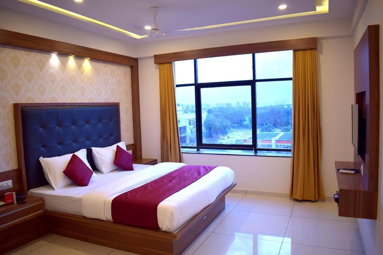 Hotel Royal Square By Sky Stays Ahmedabad Extérieur photo