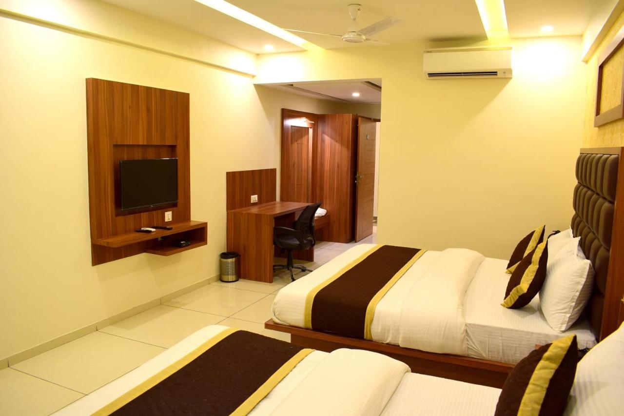 Hotel Royal Square By Sky Stays Ahmedabad Extérieur photo