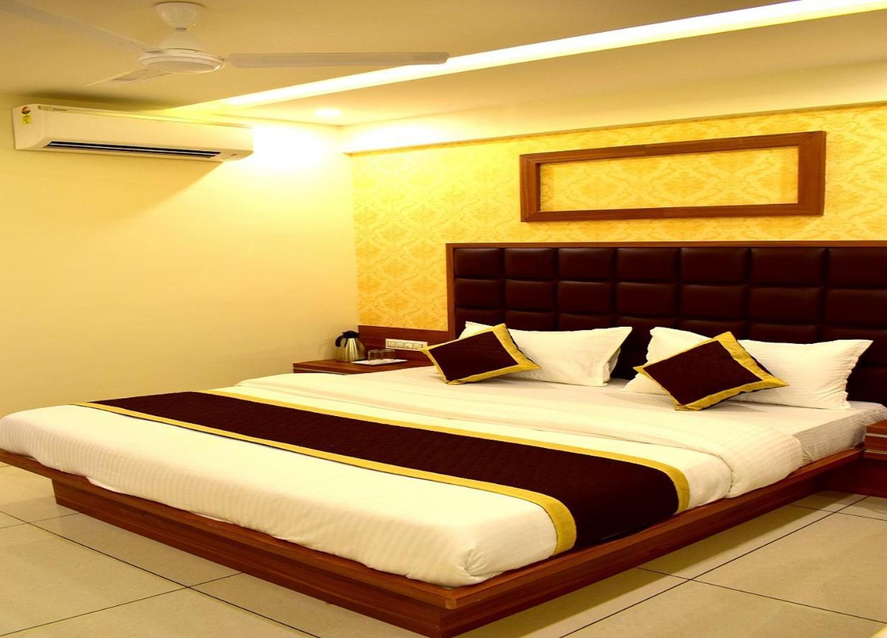 Hotel Royal Square By Sky Stays Ahmedabad Extérieur photo