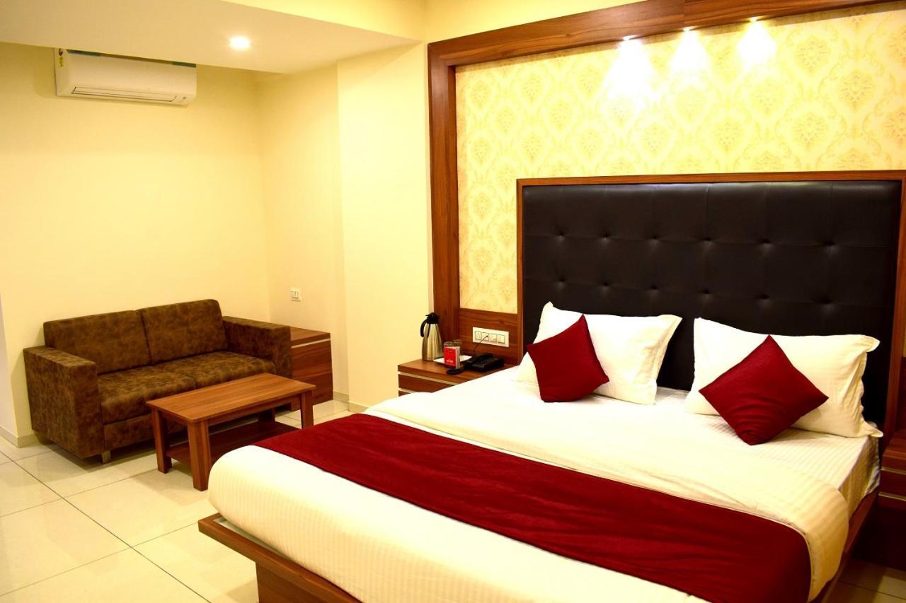 Hotel Royal Square By Sky Stays Ahmedabad Extérieur photo