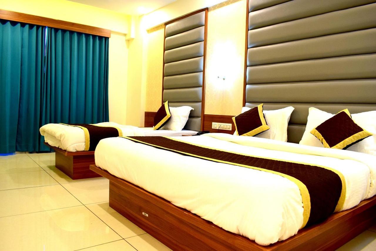 Hotel Royal Square By Sky Stays Ahmedabad Extérieur photo