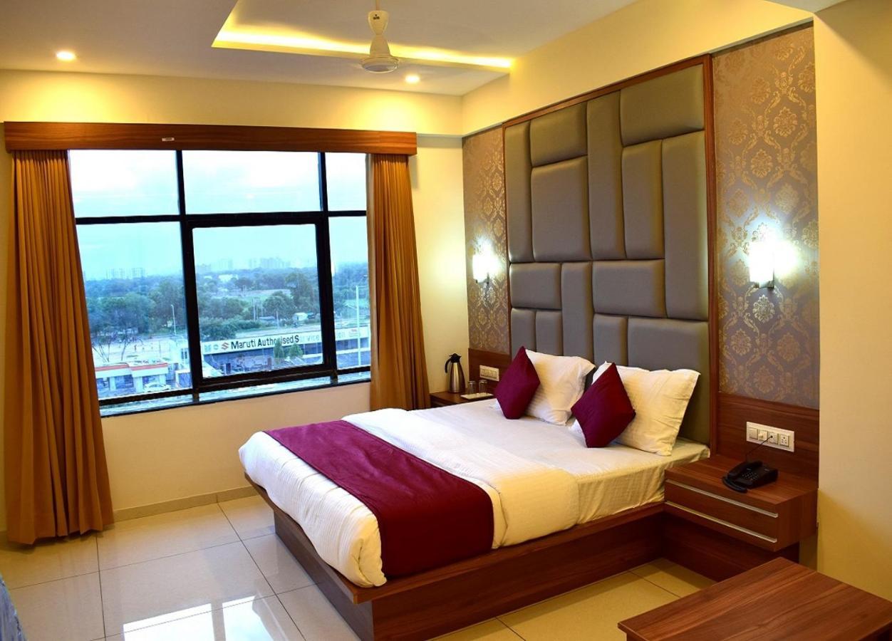 Hotel Royal Square By Sky Stays Ahmedabad Extérieur photo