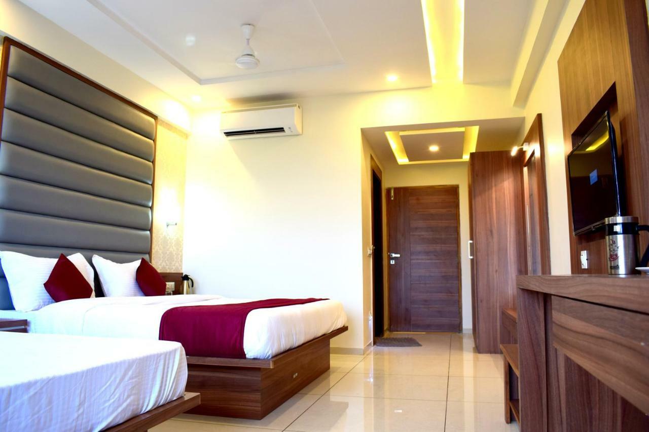 Hotel Royal Square By Sky Stays Ahmedabad Extérieur photo