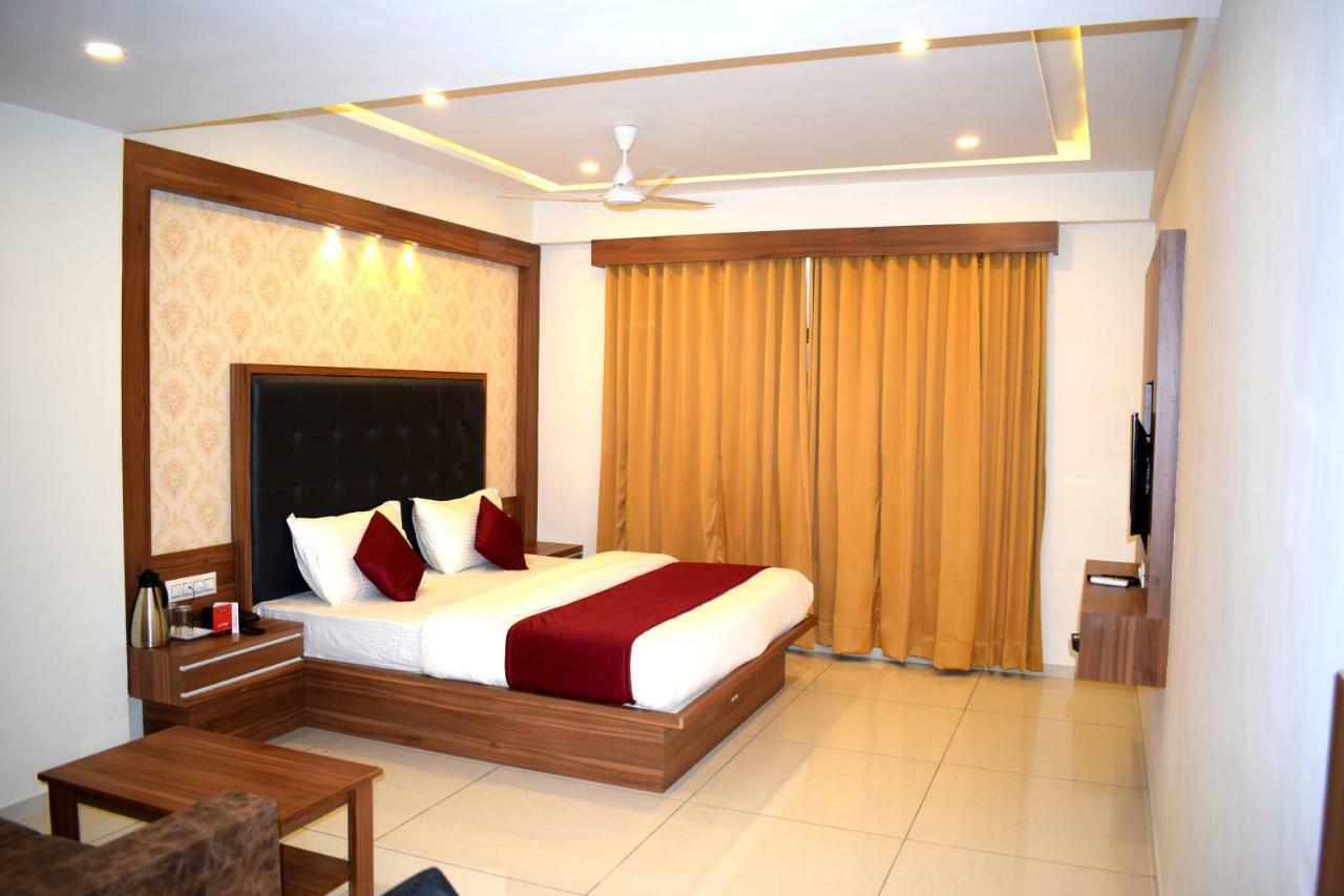 Hotel Royal Square By Sky Stays Ahmedabad Extérieur photo