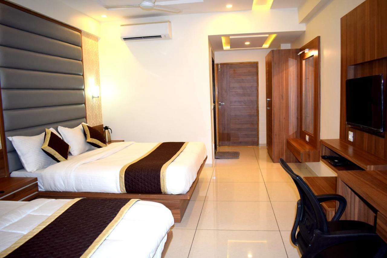 Hotel Royal Square By Sky Stays Ahmedabad Extérieur photo