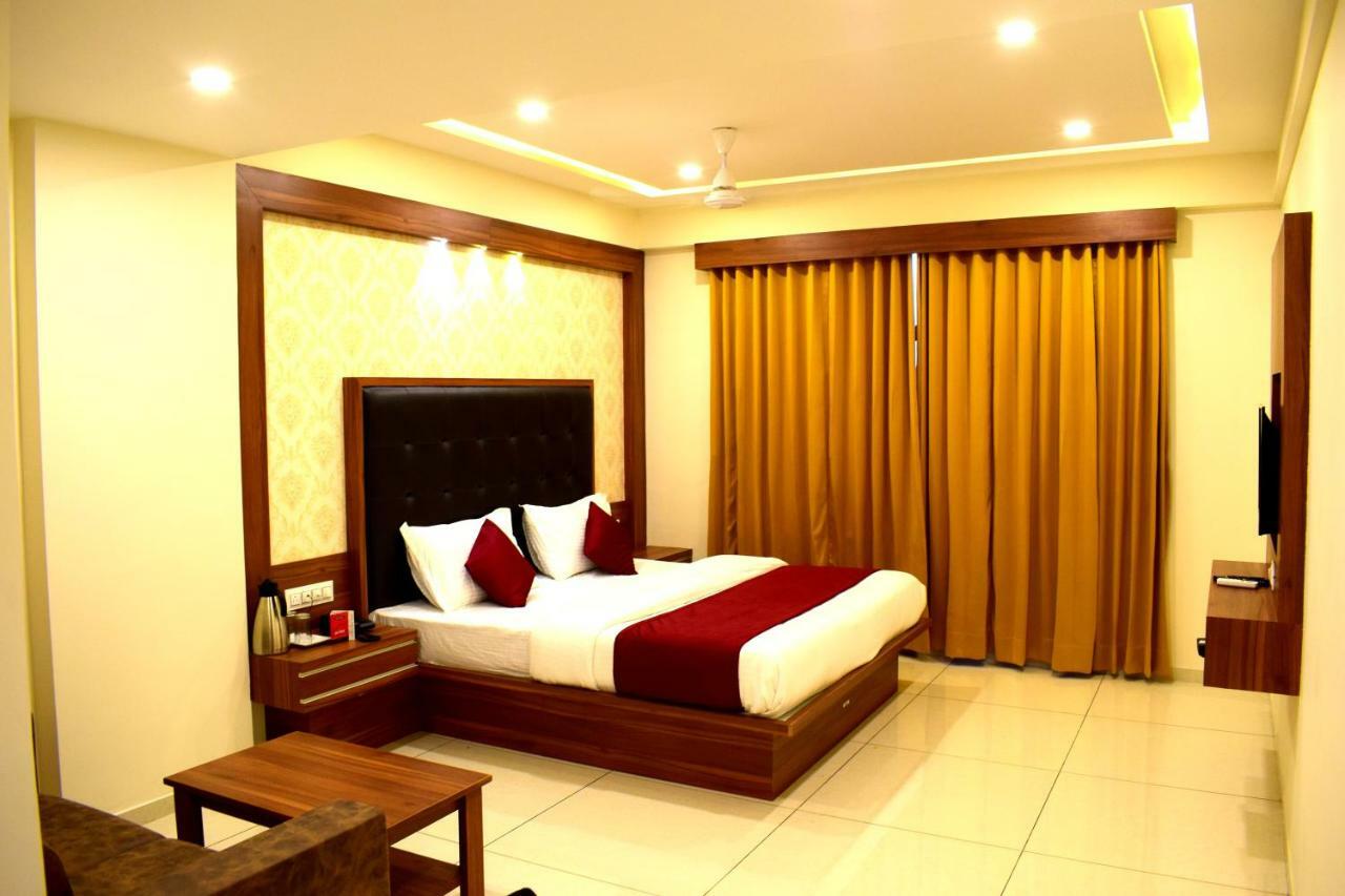 Hotel Royal Square By Sky Stays Ahmedabad Extérieur photo