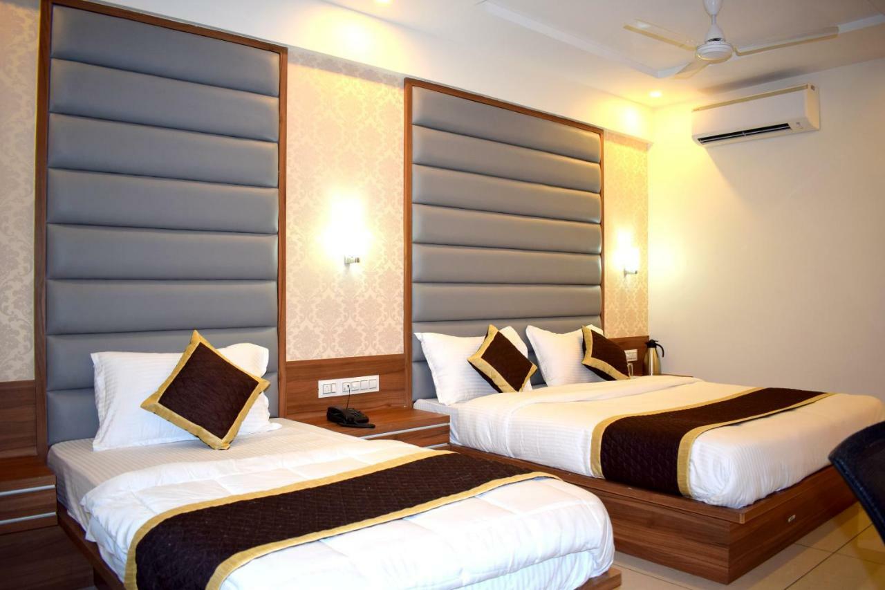 Hotel Royal Square By Sky Stays Ahmedabad Extérieur photo