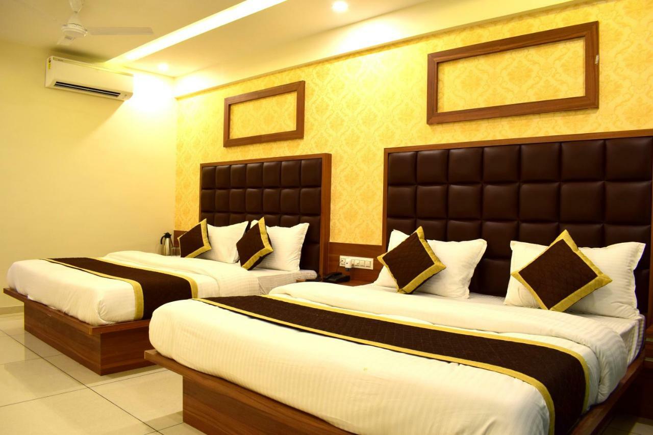 Hotel Royal Square By Sky Stays Ahmedabad Extérieur photo