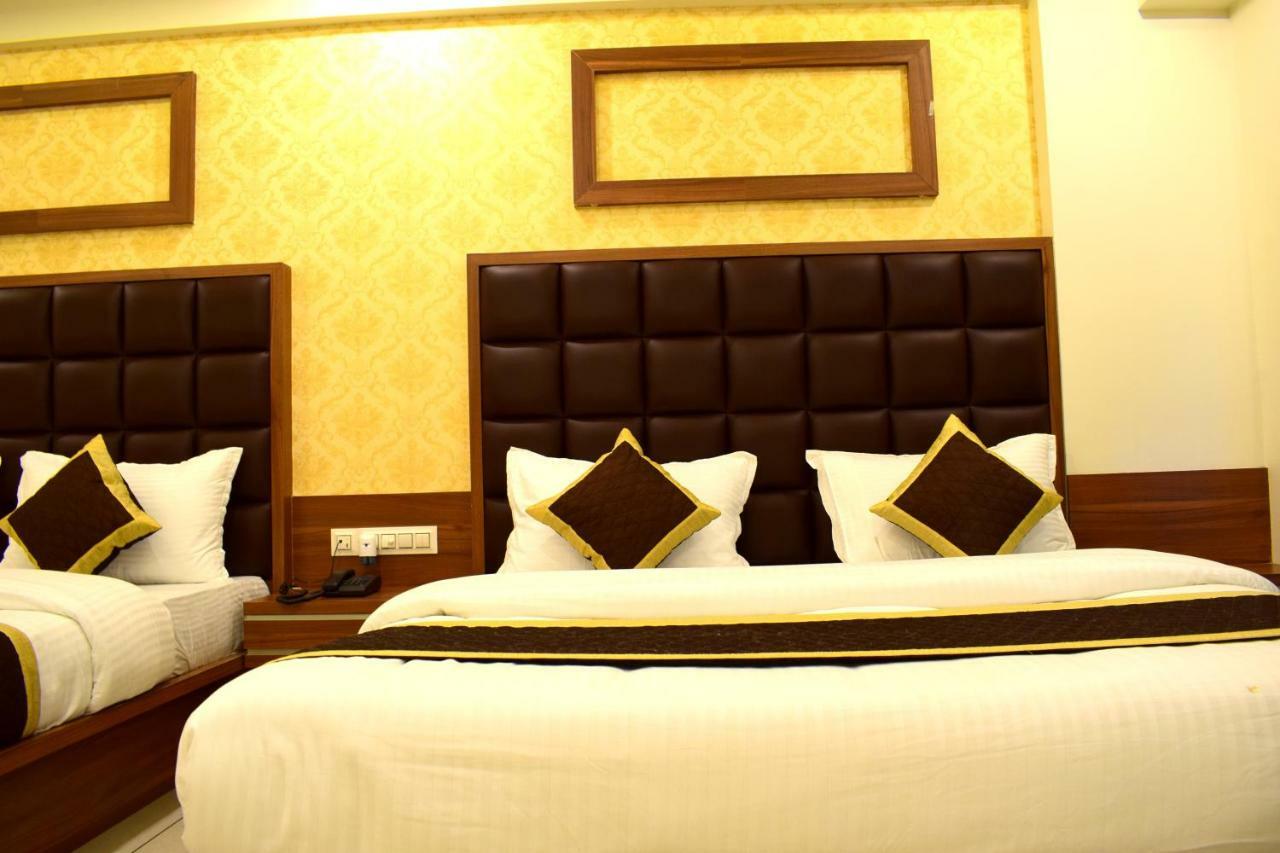 Hotel Royal Square By Sky Stays Ahmedabad Extérieur photo