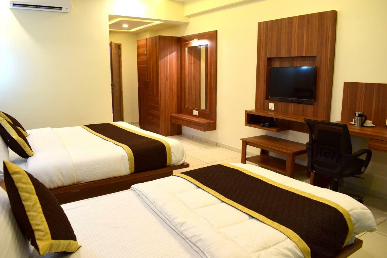 Hotel Royal Square By Sky Stays Ahmedabad Extérieur photo