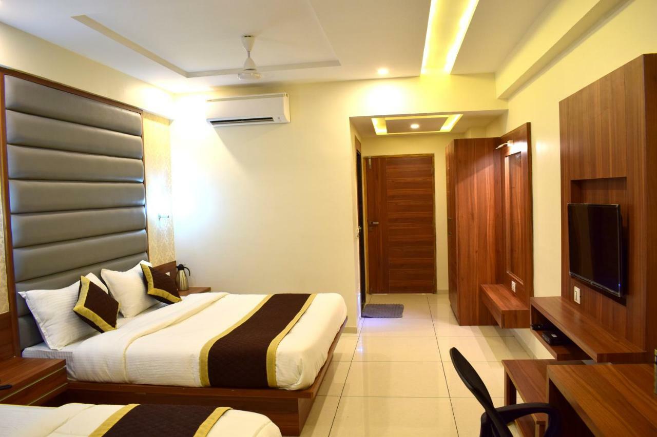 Hotel Royal Square By Sky Stays Ahmedabad Extérieur photo