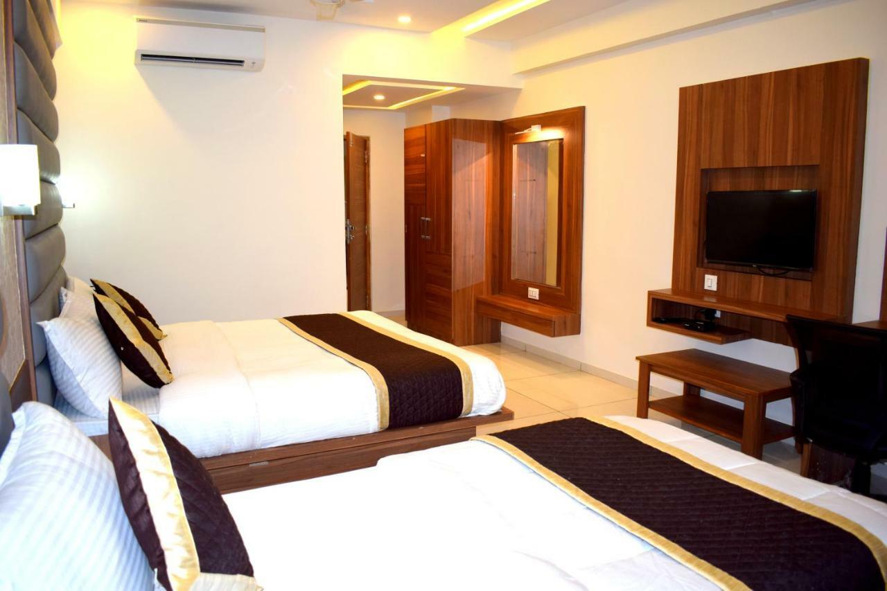 Hotel Royal Square By Sky Stays Ahmedabad Extérieur photo