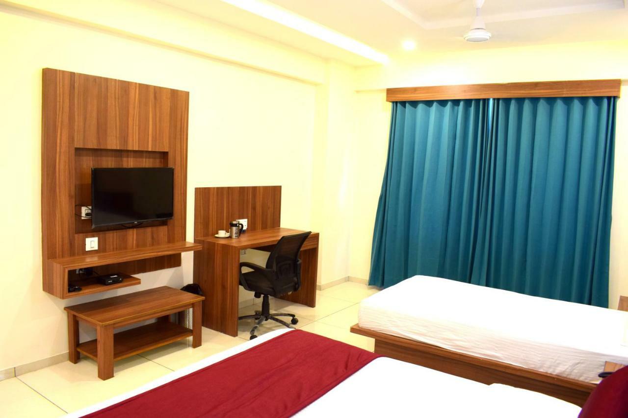 Hotel Royal Square By Sky Stays Ahmedabad Extérieur photo