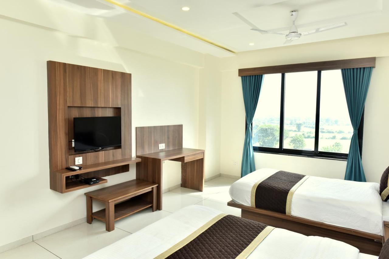 Hotel Royal Square By Sky Stays Ahmedabad Extérieur photo