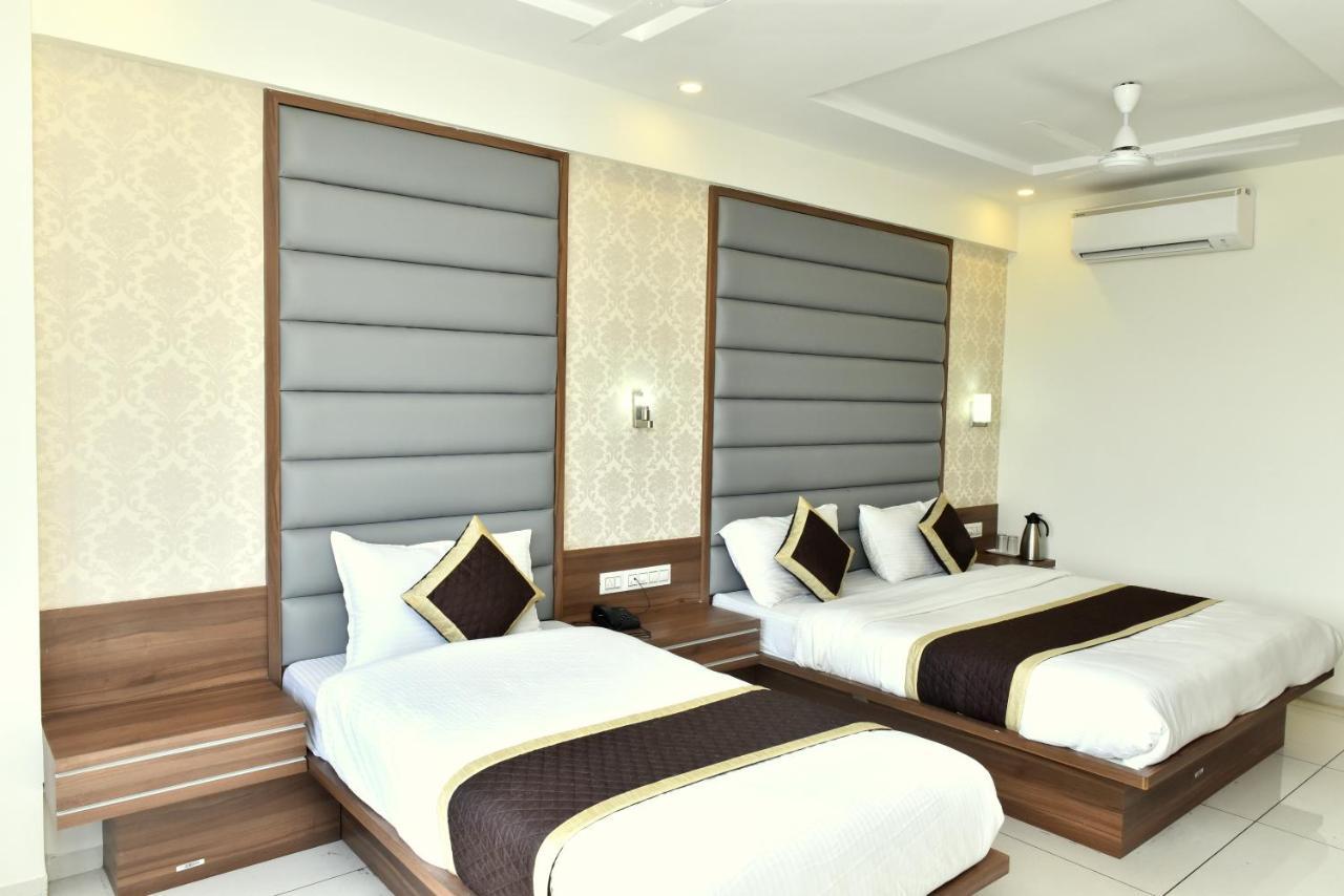 Hotel Royal Square By Sky Stays Ahmedabad Extérieur photo