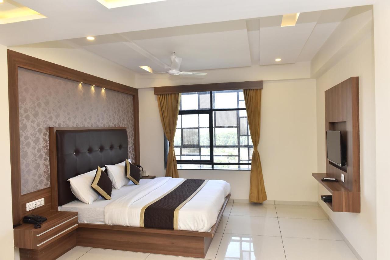 Hotel Royal Square By Sky Stays Ahmedabad Extérieur photo