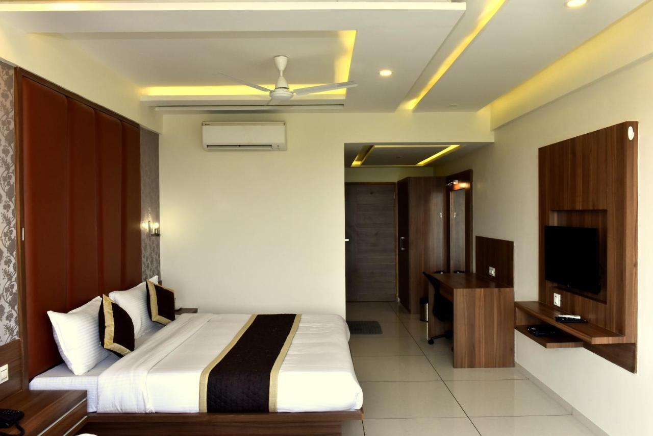 Hotel Royal Square By Sky Stays Ahmedabad Extérieur photo